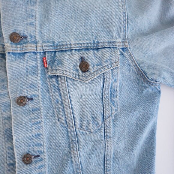 Levi’s Light Wash Denim Trucker Jacket 90s Vintage Classic Minimalist Jean M - Picture 10 of 11